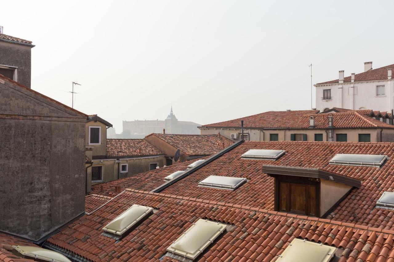 On The Canal * Venedig