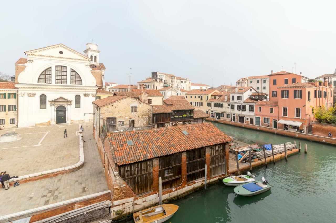 On The Canal Venedig